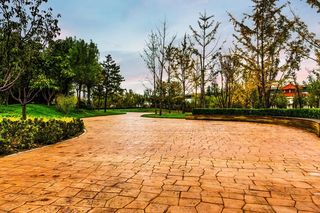 Parque con pavimento de hormigón decorativo Parque con pavimento de hormigón decorativo